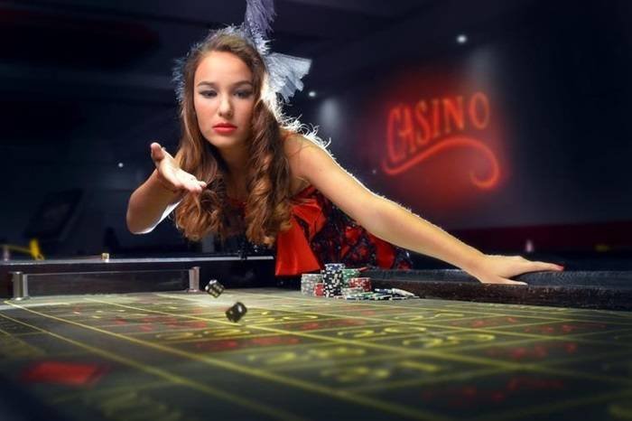 Tampilan beragam layanan sportsbook dan kasino live dalam satu platform mobile sultan888